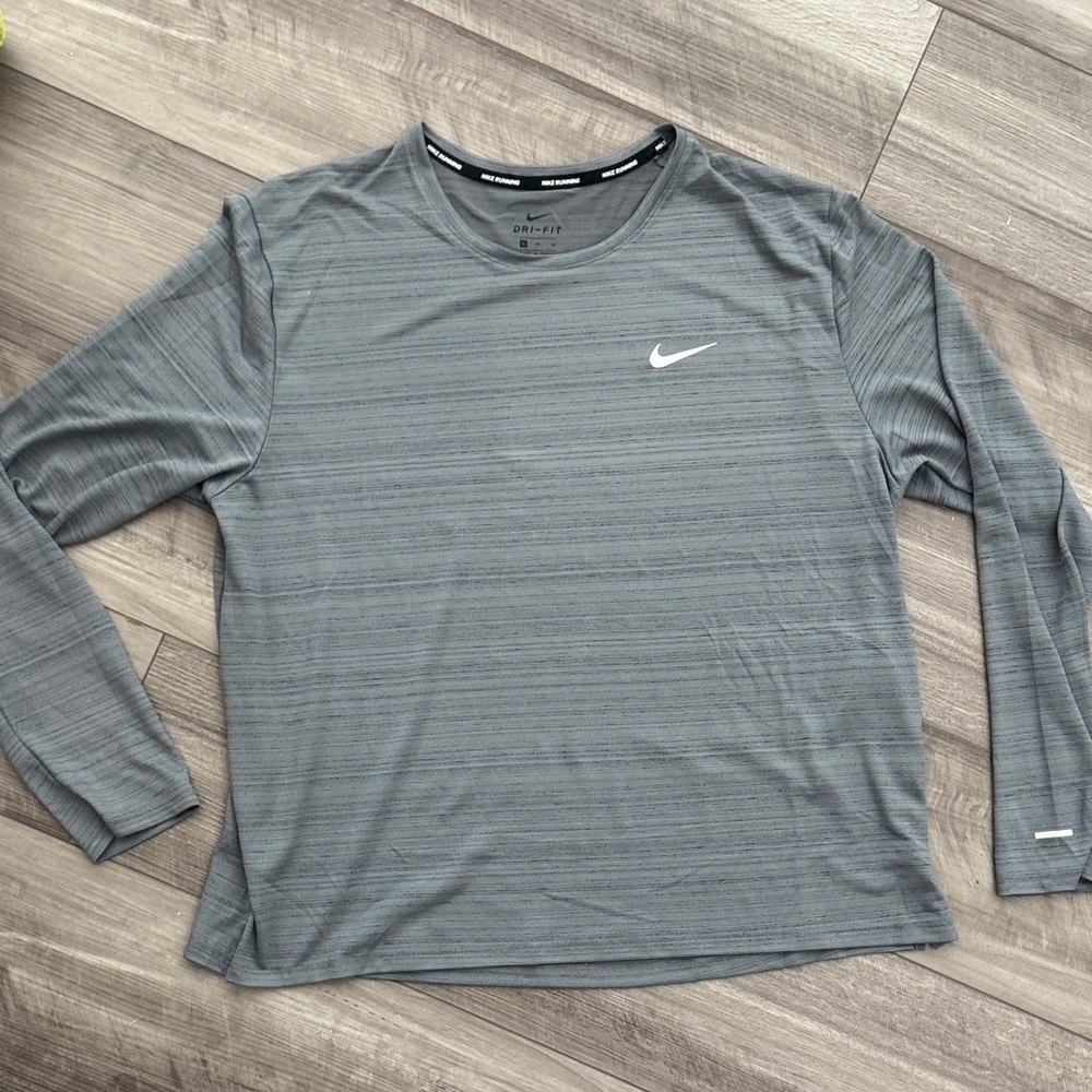 Nike Men's Gray Long Sleeve Shirt